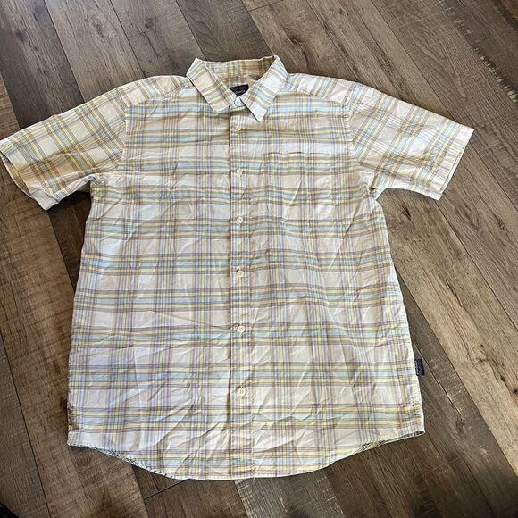 Patagonia men's plaid short sleeve button down shirt size M - Picture 1 of 6